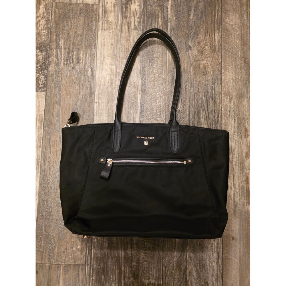 MICHAEL KORS Classic Nylon Shoulder Tote